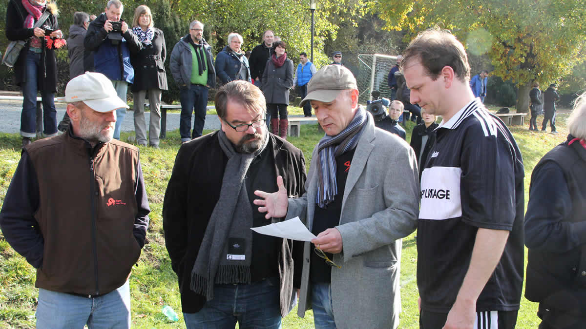 Taktische Besprechung beim FC Hofer Filmtage in der Halbzeitpause