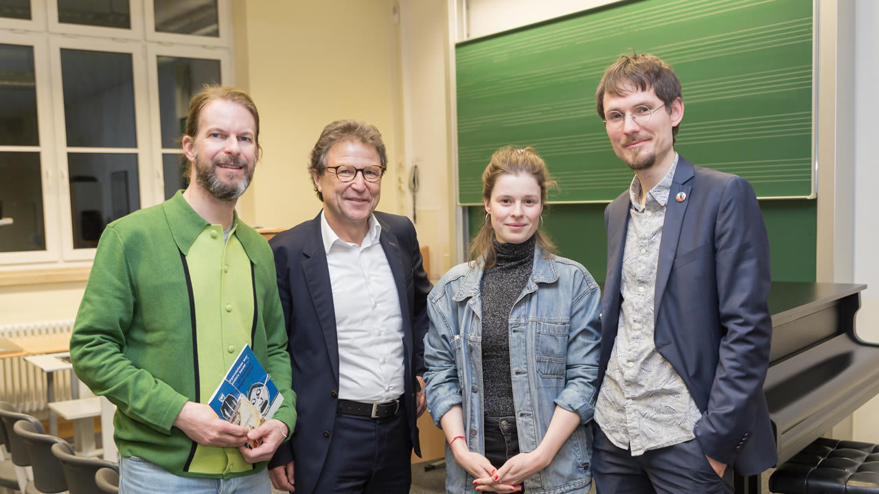 Regisseurin Luzie Loose mit Schulleiter Rainer Schmidt, Sebastian Schumann und Thorsten Schaumann