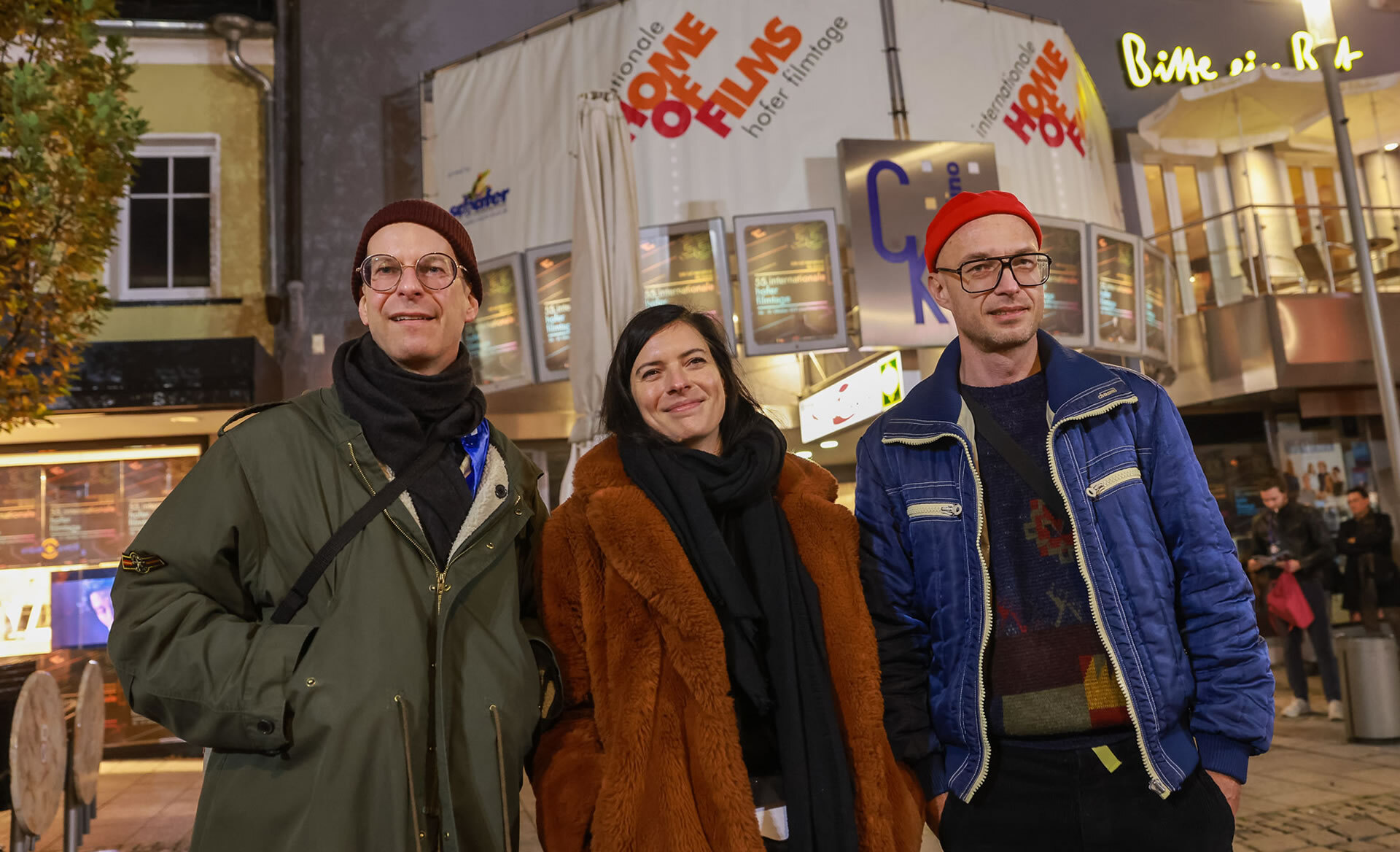 Eröffnung der 55. Internationalen Hofer Filmtage mit Caroline Schwarz und Sebastian Lempe vom Kurzfilm BANANENINSEL sowie Festivalleiter Thorsten Schaumann