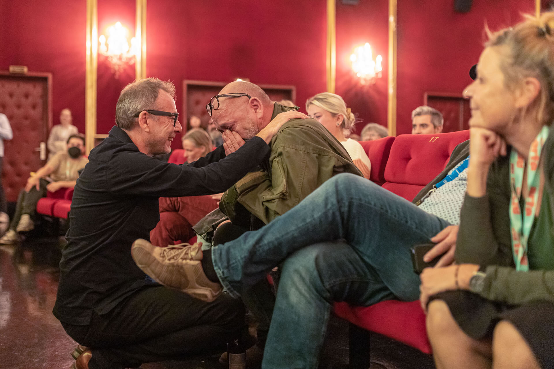 Freude über den GRANIT Hofer Dokumentarfilmpreis 2022 für SCHATTENKIND: Andreas Reiner und Regisseur Jo Müller