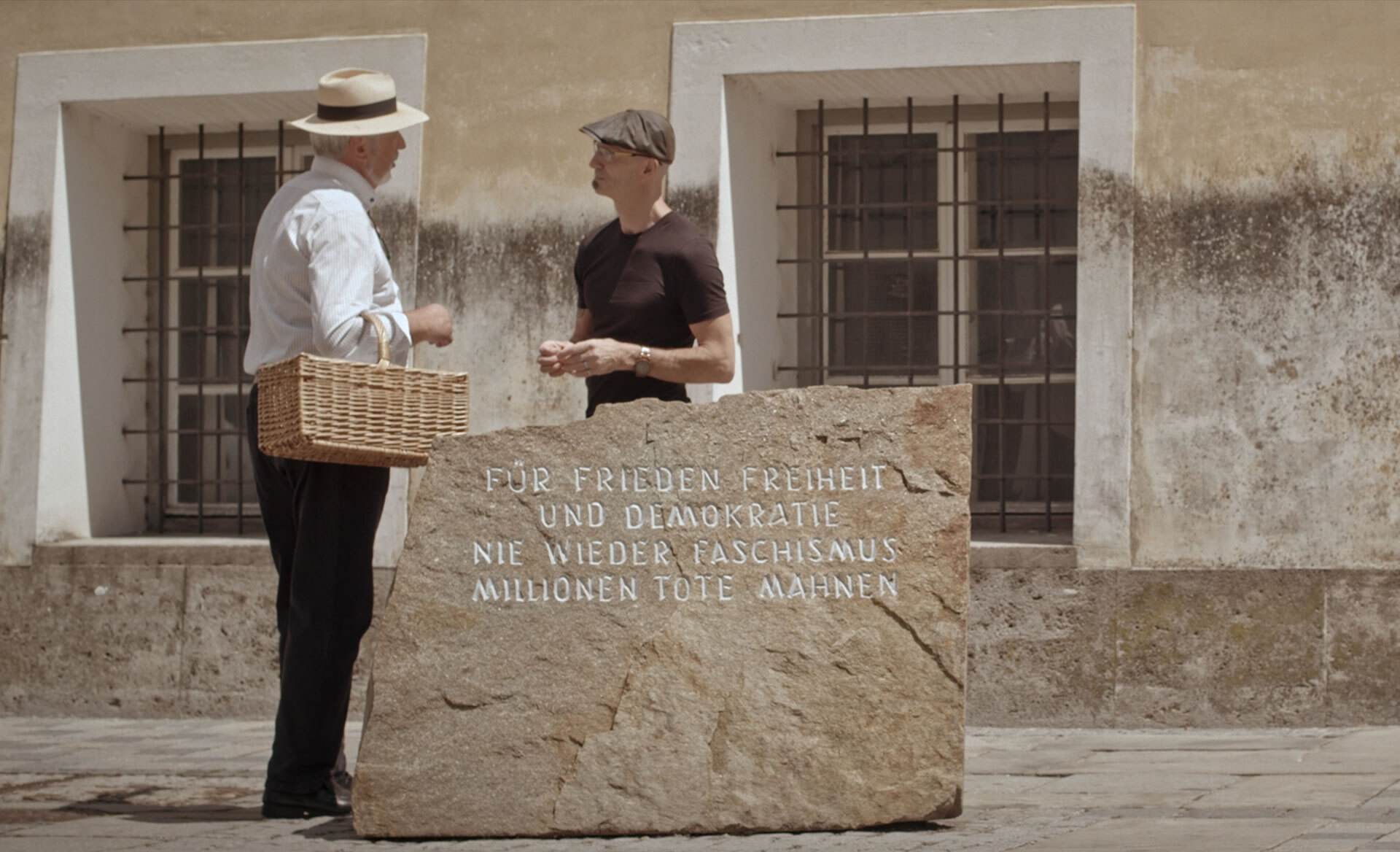 WER HAT ANGST VOR BRAUNAU? EIN HAUS UND DIE VERGANGENHEIT IN UNS