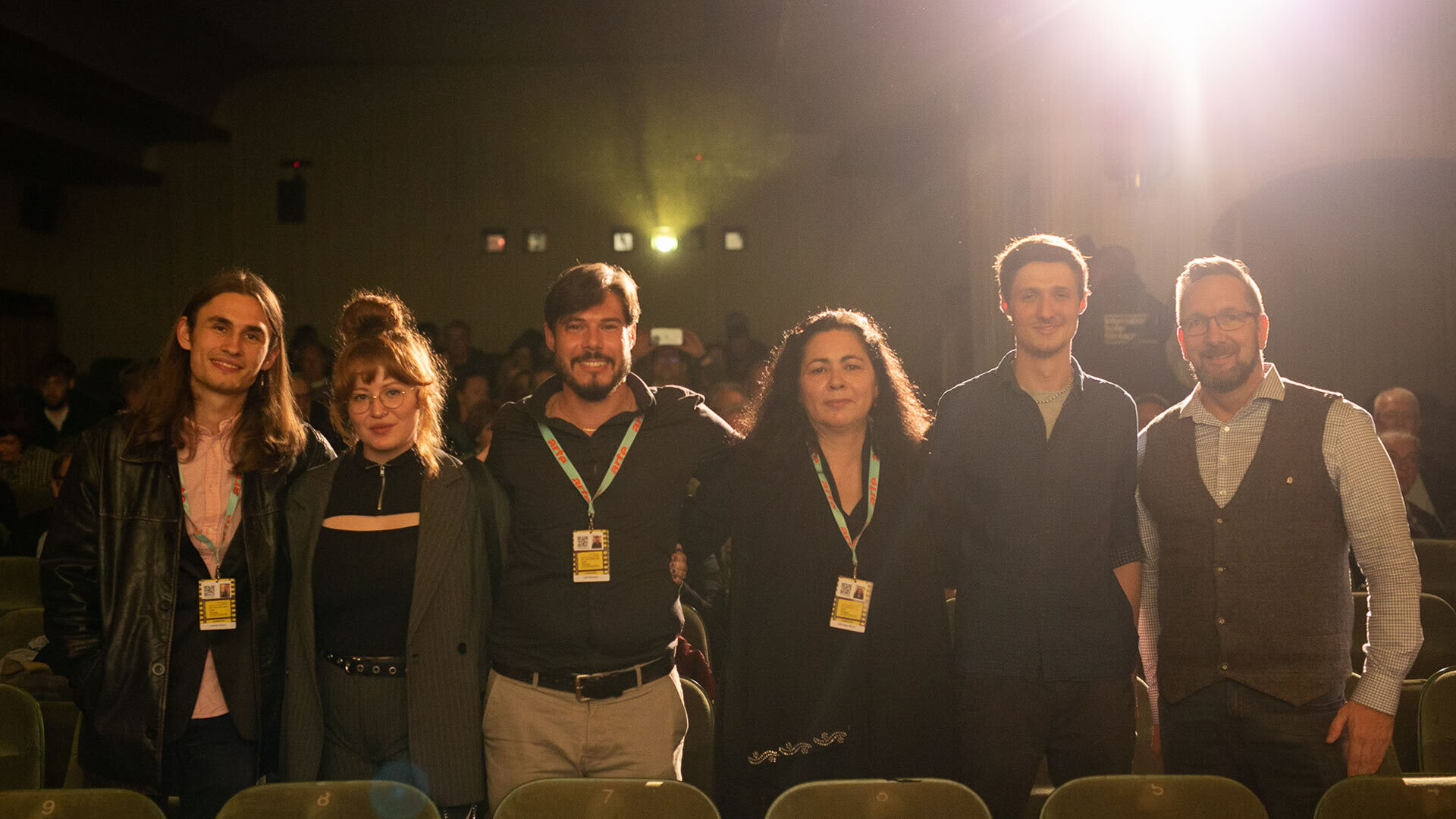 Publikums-Kurzfilmpreis 2022 für Regisseur Leander Behal (links) und das Team von TAXIMANN