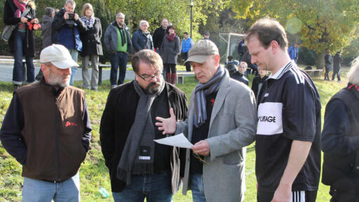 Taktische Besprechung beim FC Hofer Filmtage in der Halbzeitpause
