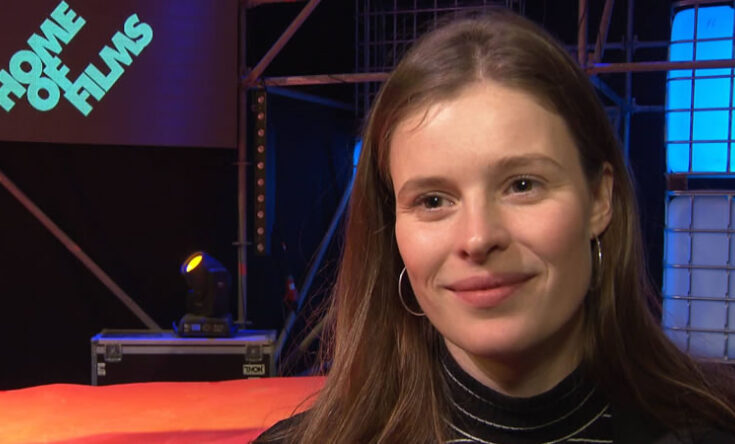 Der Hofer Goldpreis geht an Luzie Loose für SCHWIMMEN