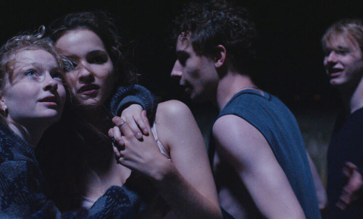 SCHWIMMEN – Regie: Luzie Loose