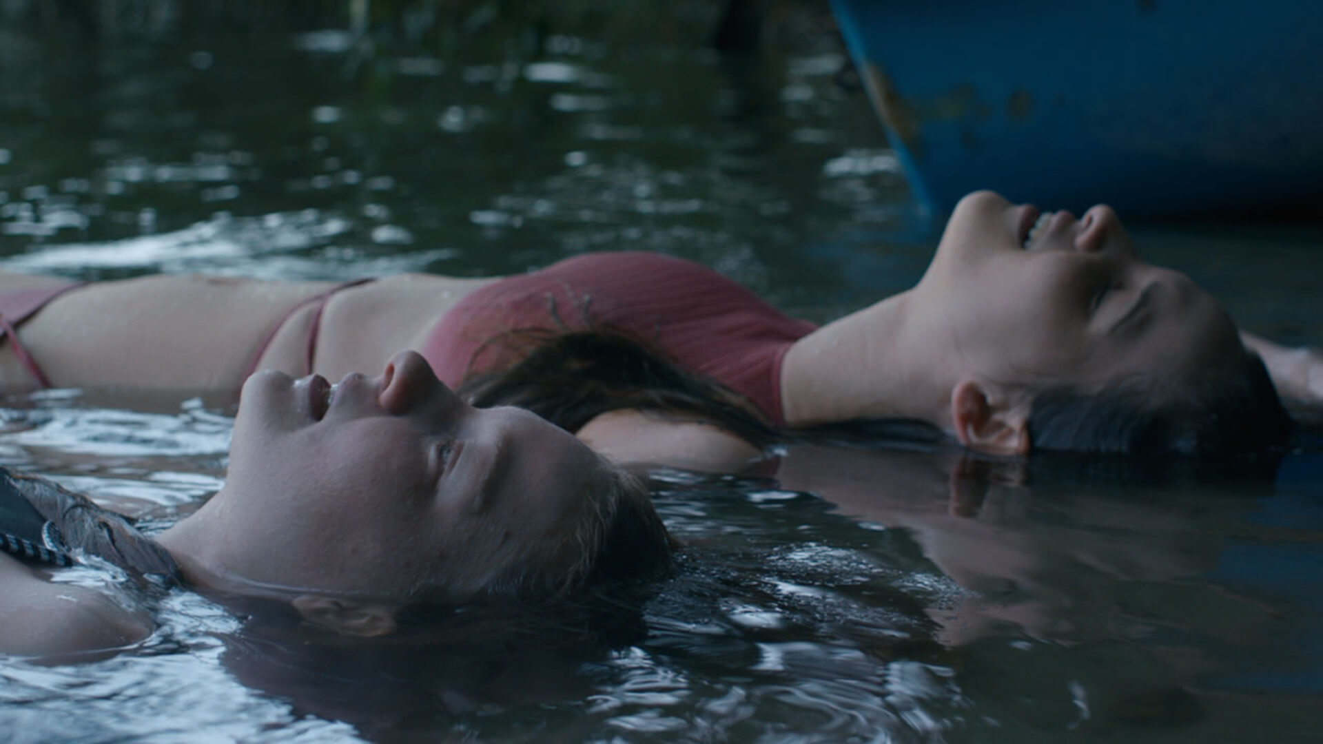 SWIMMING – Director: Luzie Loose