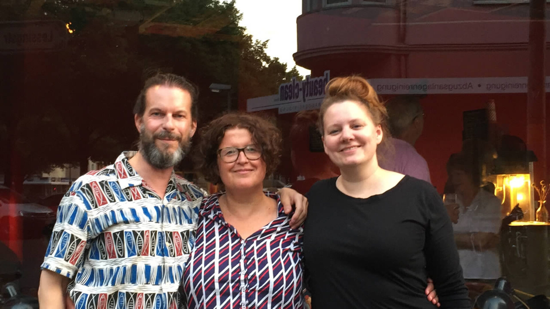 GOOD GIRL GONE BAD: director Petra Lüschow (middle) with Wiebke Thomsen and Thorsten Schaumann