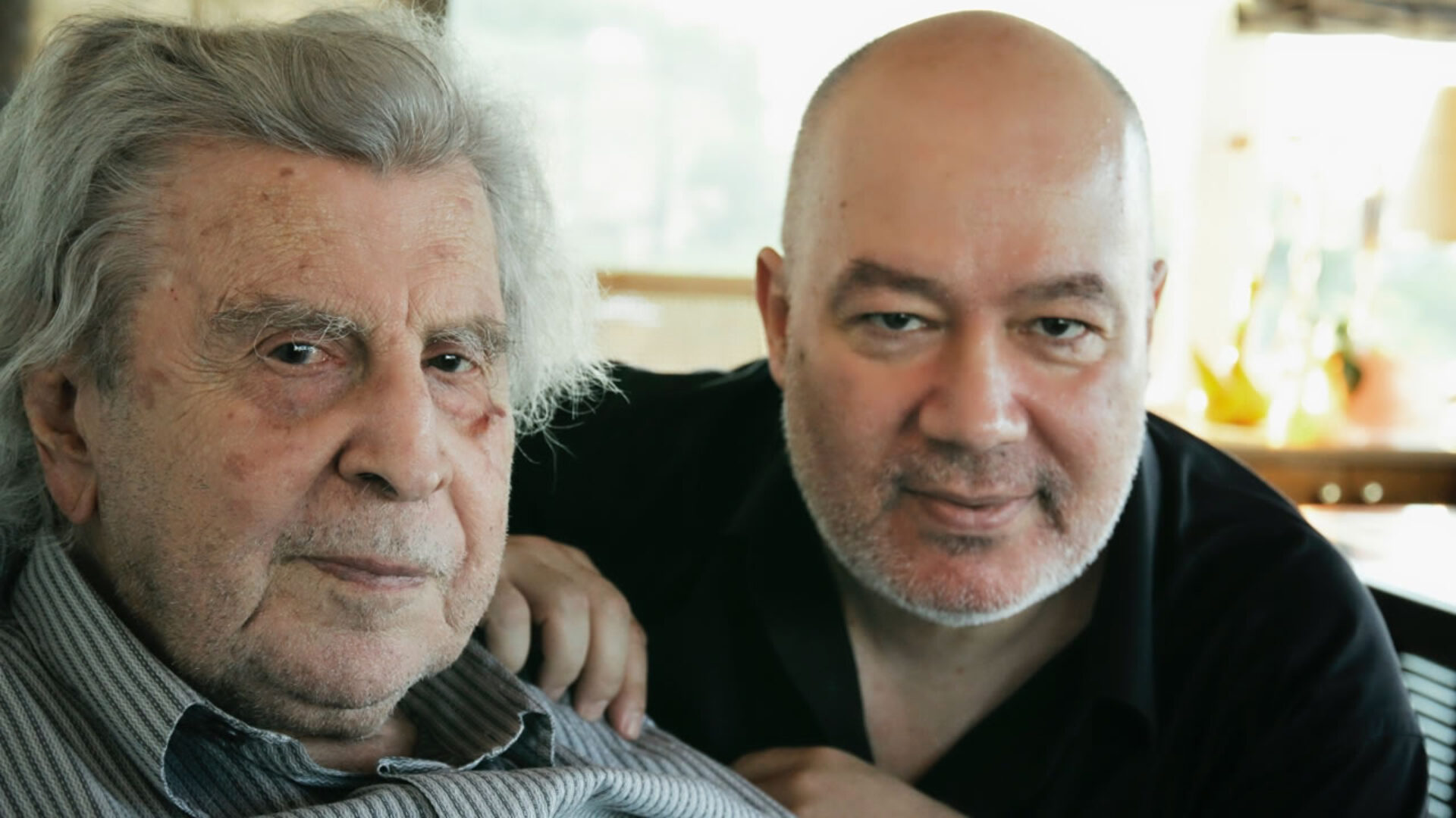 Mikis Theodorakis mit Regisseur Asteris Kutulas